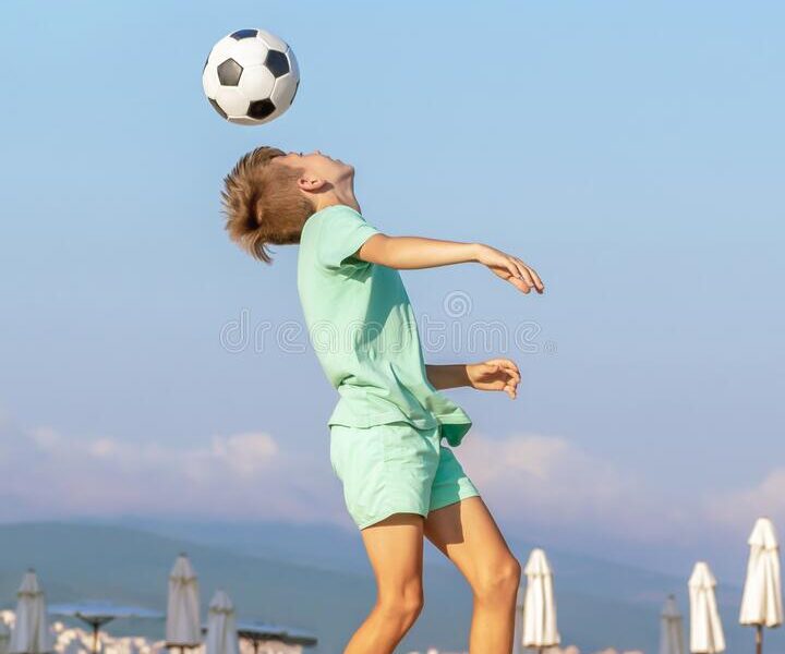 La guida per giocare a calcio anche in vacanza: orari e buone pratiche per sfuggire al caldo